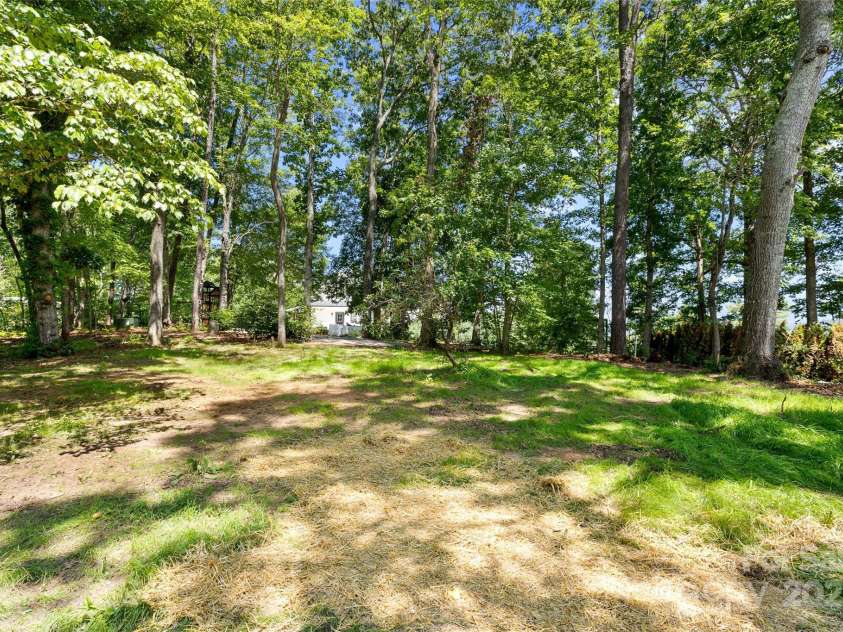 233 Youngs Cove Road, Candler, NC 28715.  MLS# CAR4277512, YatesRealty ID 27324. 