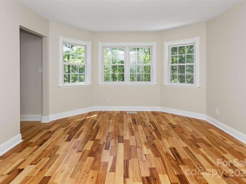 233 Youngs Cove Road, Candler, NC 28715.  MLS# CAR4277512, YatesRealty ID 27324. 