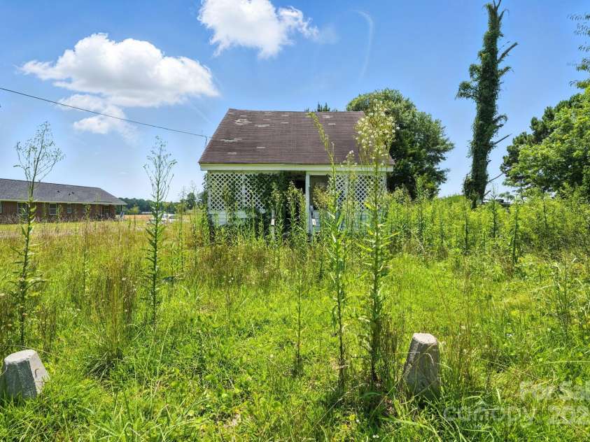 603 Suggs Street, Beulaville, NC 28518.  MLS# CAR4279067, YatesRealty ID 27325. 