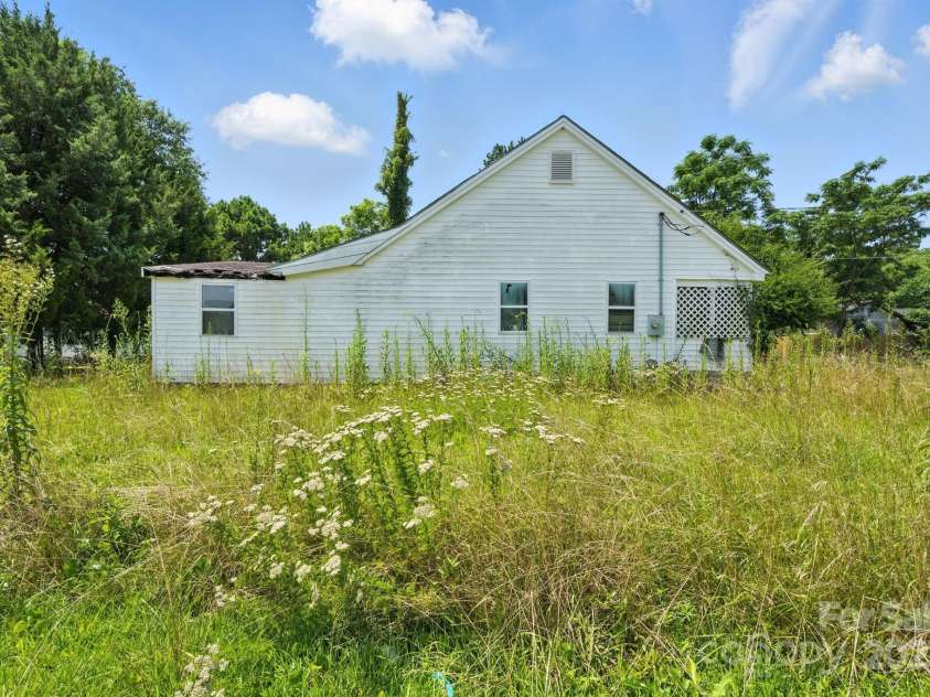 603 Suggs Street, Beulaville, NC 28518.  MLS# CAR4279067, YatesRealty ID 27325. 