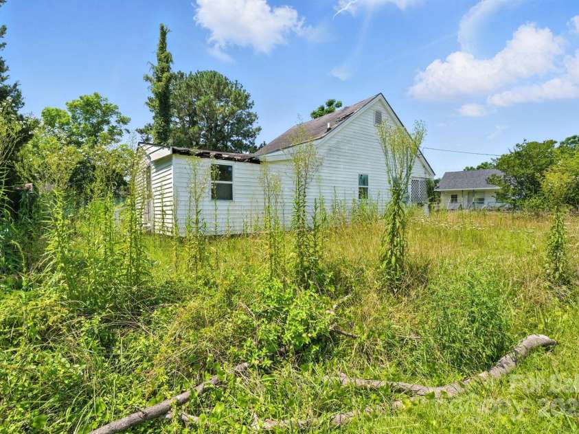 603 Suggs Street, Beulaville, NC 28518.  MLS# CAR4279067, YatesRealty ID 27325. 