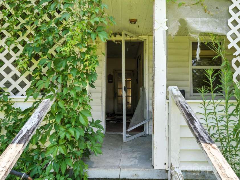 603 Suggs Street, Beulaville, NC 28518.  MLS# CAR4279067, YatesRealty ID 27325. 