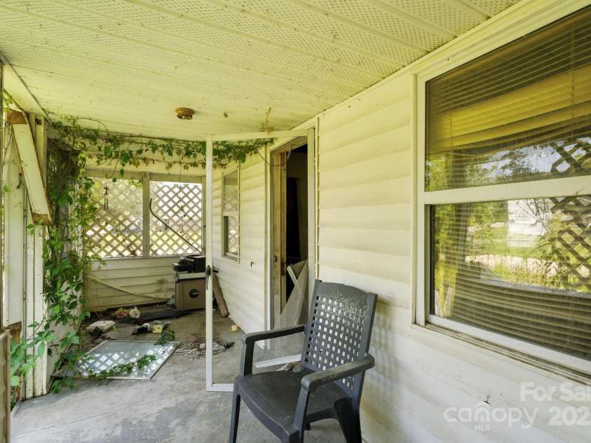 603 Suggs Street, Beulaville, NC 28518.  MLS# CAR4279067, YatesRealty ID 27325. 