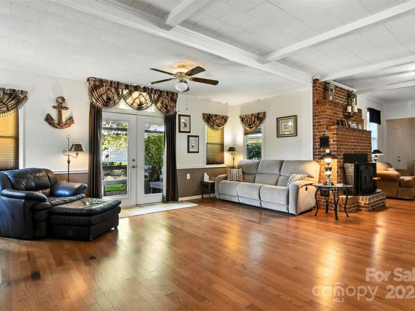 120 Crow Creek Drive, Lexington, NC 27292.  MLS# CAR4281430, YatesRealty ID 27326. 
