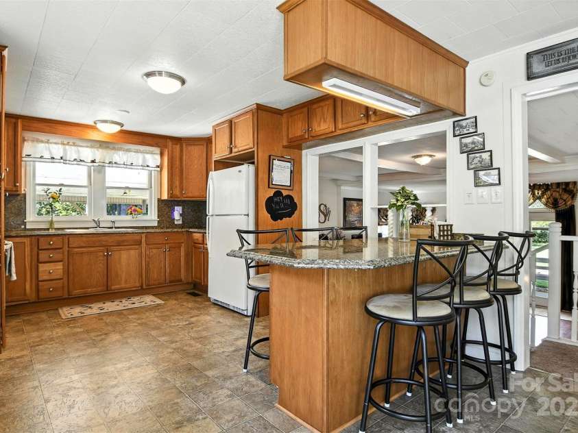 120 Crow Creek Drive, Lexington, NC 27292.  MLS# CAR4281430, YatesRealty ID 27326. 