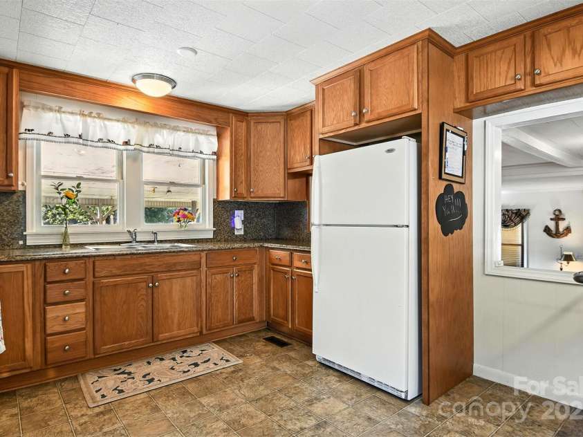 120 Crow Creek Drive, Lexington, NC 27292.  MLS# CAR4281430, YatesRealty ID 27326. 