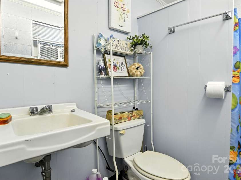 120 Crow Creek Drive, Lexington, NC 27292.  MLS# CAR4281430, YatesRealty ID 27326. 