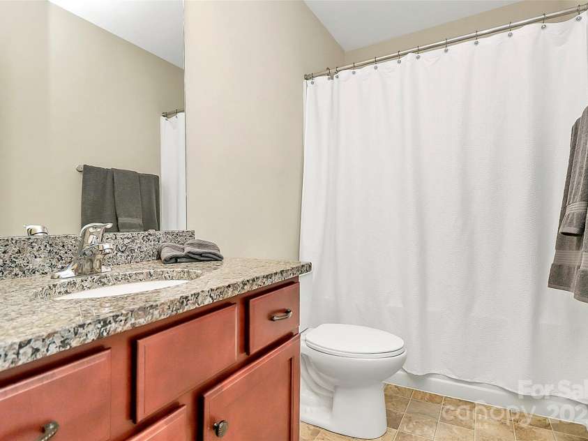 1397 Tupelo Road, Clover, SC 29710.  MLS# CAR4267645, YatesRealty ID 27327. Upstairs bathroom