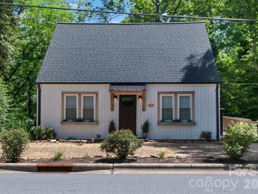 706 Elk Spur Street, Elkin, NC 28621.  MLS# CAR4382447, YatesRealty ID 27327. 