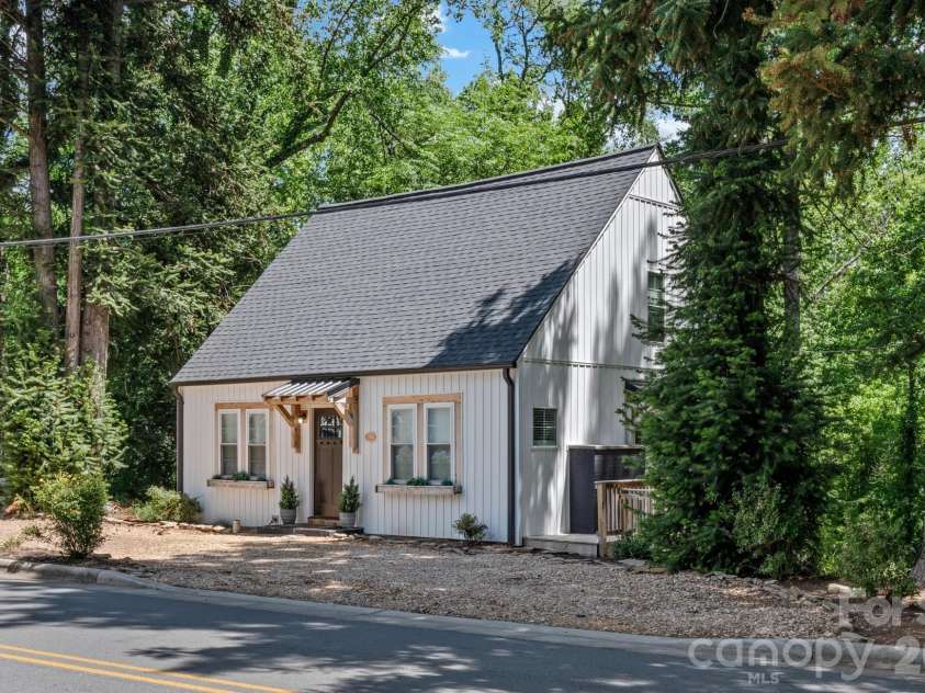706 Elk Spur Street, Elkin, NC 28621.  MLS# CAR4382447, YatesRealty ID 27327. 
