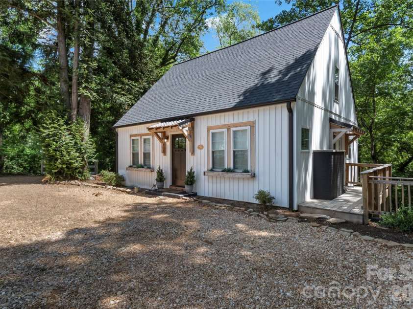 706 Elk Spur Street, Elkin, NC 28621.  MLS# CAR4382447, YatesRealty ID 27327. 