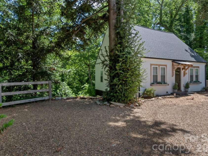 706 Elk Spur Street, Elkin, NC 28621.  MLS# CAR4382447, YatesRealty ID 27327. 