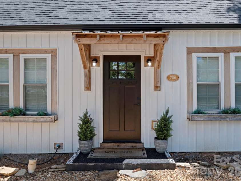 706 Elk Spur Street, Elkin, NC 28621.  MLS# CAR4382447, YatesRealty ID 27327. 
