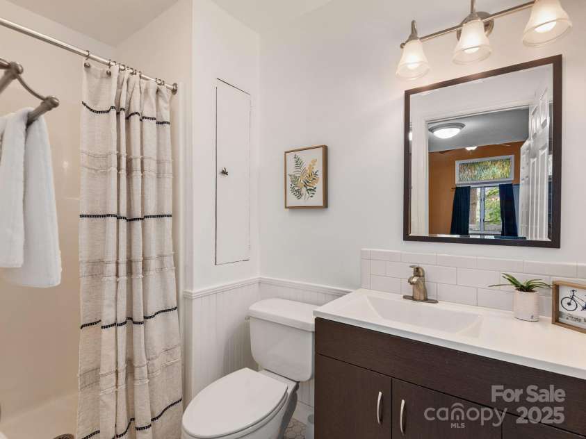 42 Hollybrook Drive, Asheville, NC 28803.  MLS# CAR4256176, YatesRealty ID 27329. Modern full bathroom on lower level