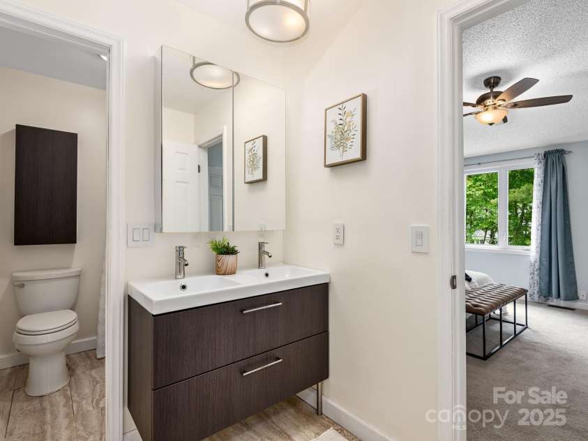 42 Hollybrook Drive, Asheville, NC 28803.  MLS# CAR4256176, YatesRealty ID 27329. Primary suite with full bathroom