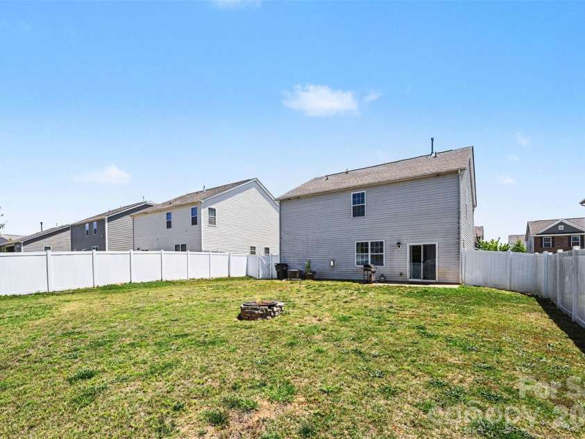 7596 Nolen Farm Drive, Gastonia, NC 28056.  MLS# CAR4384911, YatesRealty ID 27329. 