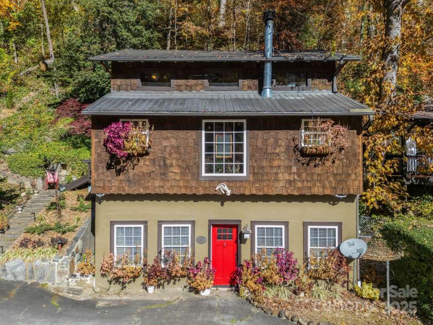 712 Main Street, Chimney Rock, NC 28720.  MLS# CAR4332111, YatesRealty ID 2733. 