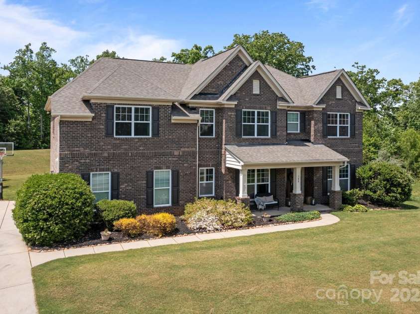 180 Fellspoint Road, Mooresville, NC 28115.  MLS# CAR4275955, YatesRealty ID 27330. 
