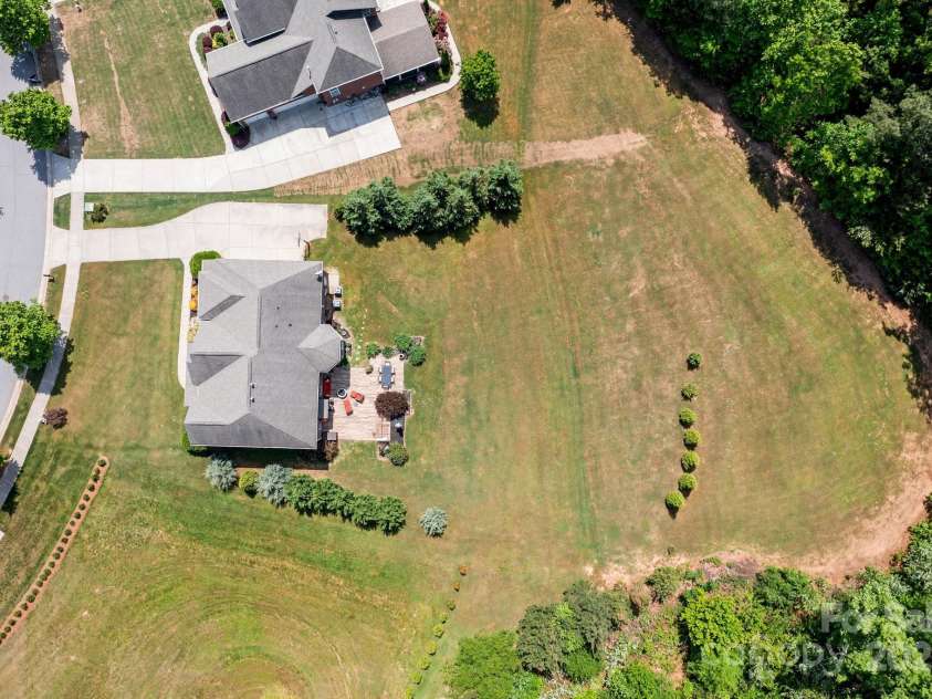 180 Fellspoint Road, Mooresville, NC 28115.  MLS# CAR4275955, YatesRealty ID 27330. 