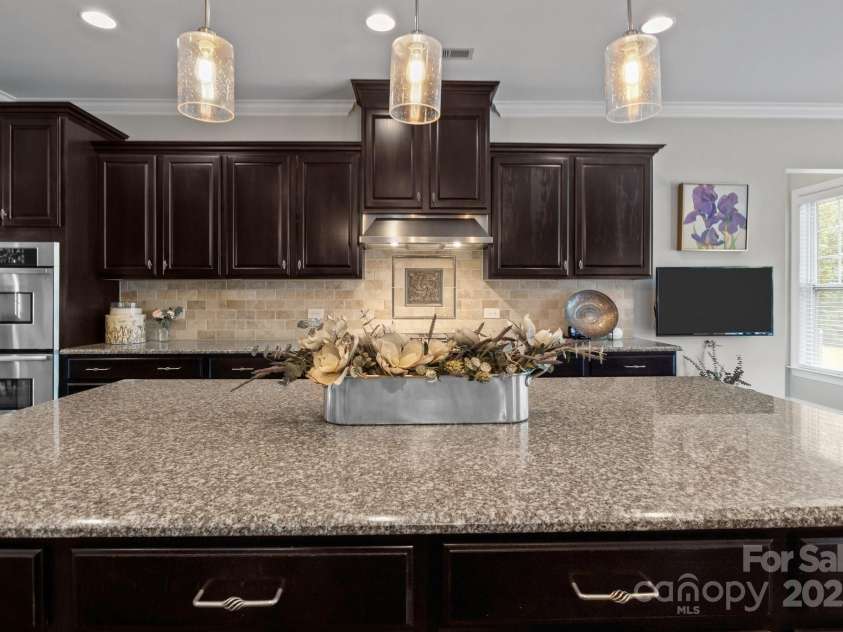 180 Fellspoint Road, Mooresville, NC 28115.  MLS# CAR4275955, YatesRealty ID 27330. 