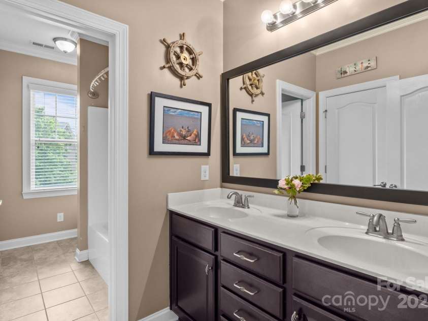 180 Fellspoint Road, Mooresville, NC 28115.  MLS# CAR4275955, YatesRealty ID 27330. 