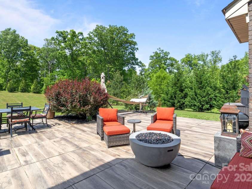 180 Fellspoint Road, Mooresville, NC 28115.  MLS# CAR4275955, YatesRealty ID 27330. 