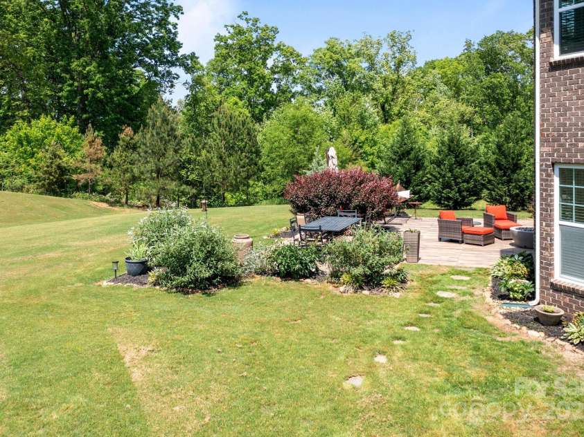 180 Fellspoint Road, Mooresville, NC 28115.  MLS# CAR4275955, YatesRealty ID 27330. 