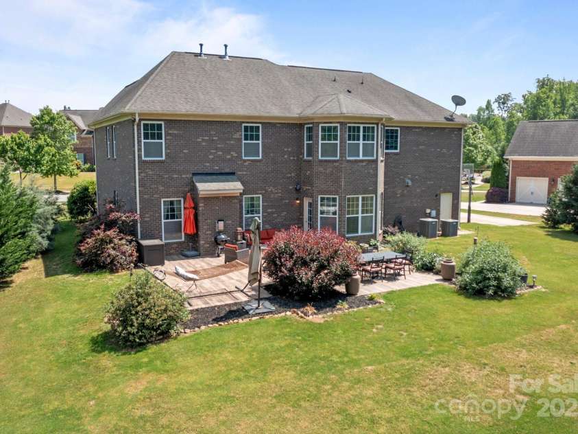 180 Fellspoint Road, Mooresville, NC 28115.  MLS# CAR4275955, YatesRealty ID 27330. 