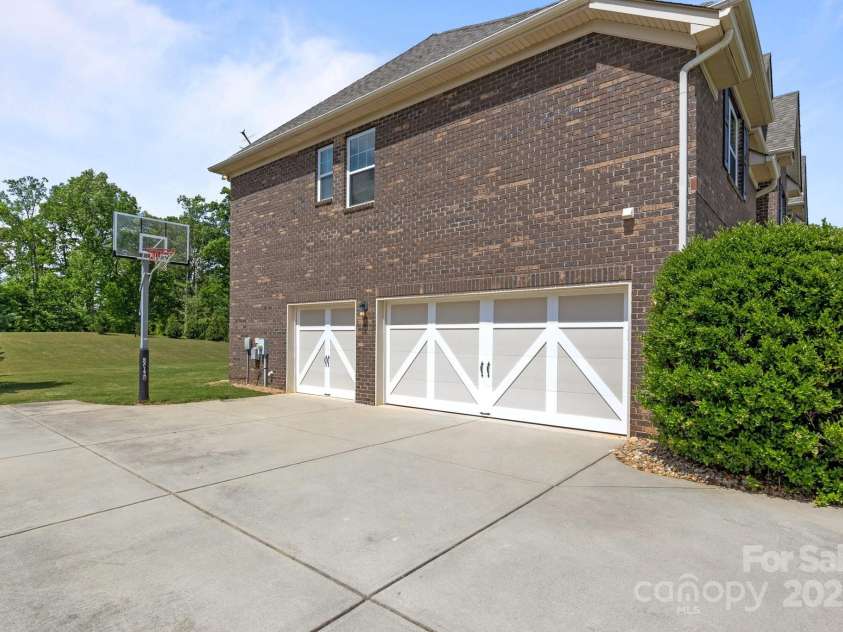 180 Fellspoint Road, Mooresville, NC 28115.  MLS# CAR4275955, YatesRealty ID 27330. 