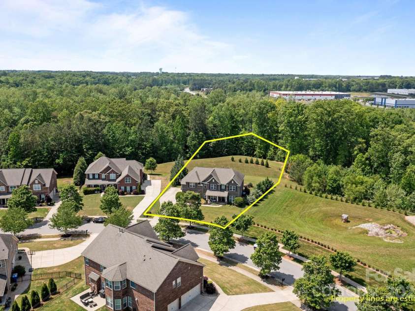 180 Fellspoint Road, Mooresville, NC 28115.  MLS# CAR4275955, YatesRealty ID 27330. 