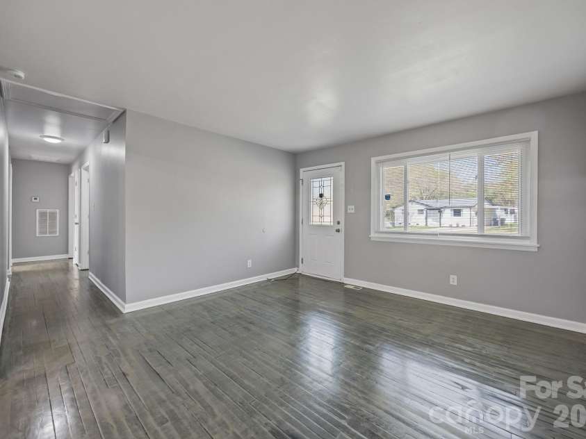 9300 Edgevale Drive, Charlotte, NC 28216.  MLS# CAR4407154, YatesRealty ID 27330. 