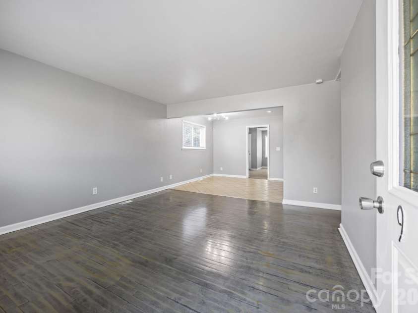 9300 Edgevale Drive, Charlotte, NC 28216.  MLS# CAR4407154, YatesRealty ID 27330. 