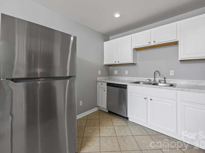 9300 Edgevale Drive, Charlotte, NC 28216.  MLS# CAR4407154, YatesRealty ID 27330. 