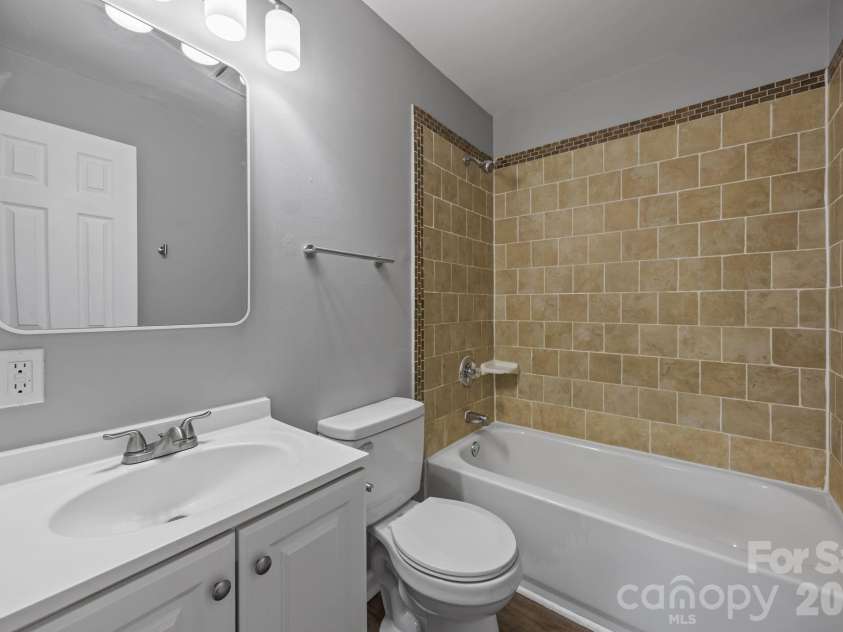 9300 Edgevale Drive, Charlotte, NC 28216.  MLS# CAR4407154, YatesRealty ID 27330. 