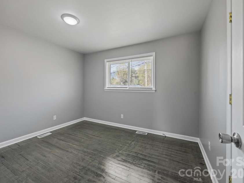 9300 Edgevale Drive, Charlotte, NC 28216.  MLS# CAR4407154, YatesRealty ID 27330. 