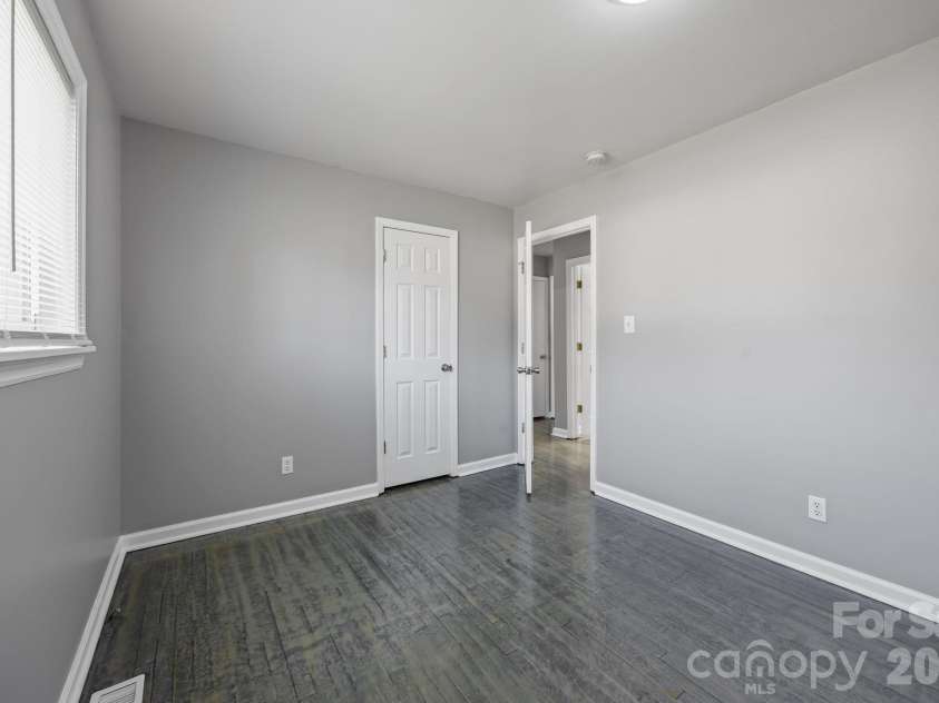 9300 Edgevale Drive, Charlotte, NC 28216.  MLS# CAR4407154, YatesRealty ID 27330. 