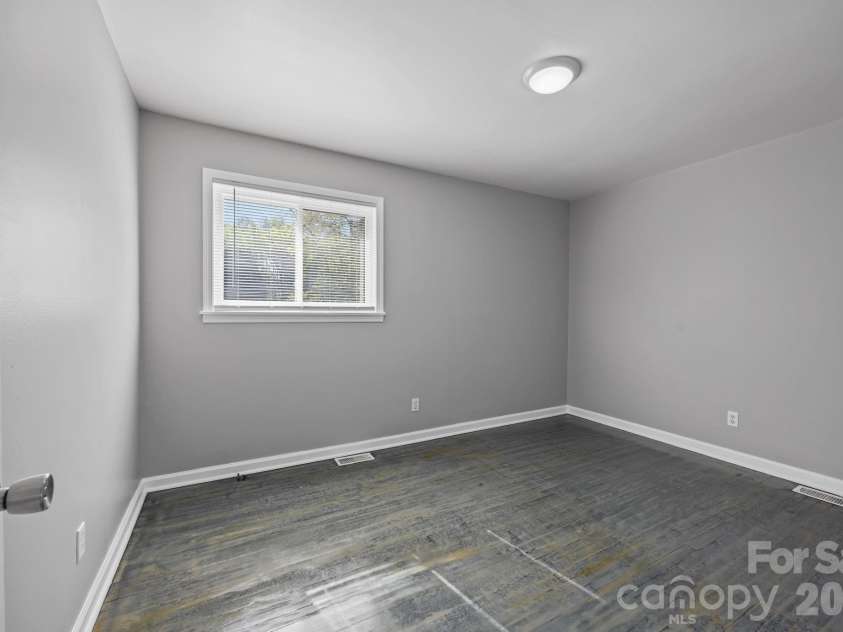 9300 Edgevale Drive, Charlotte, NC 28216.  MLS# CAR4407154, YatesRealty ID 27330. 