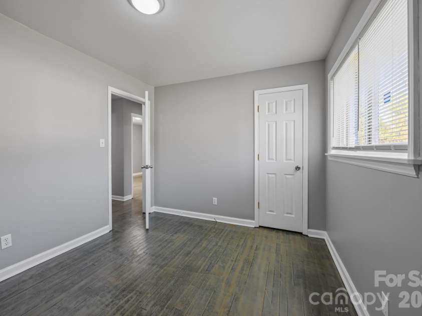 9300 Edgevale Drive, Charlotte, NC 28216.  MLS# CAR4407154, YatesRealty ID 27330. 