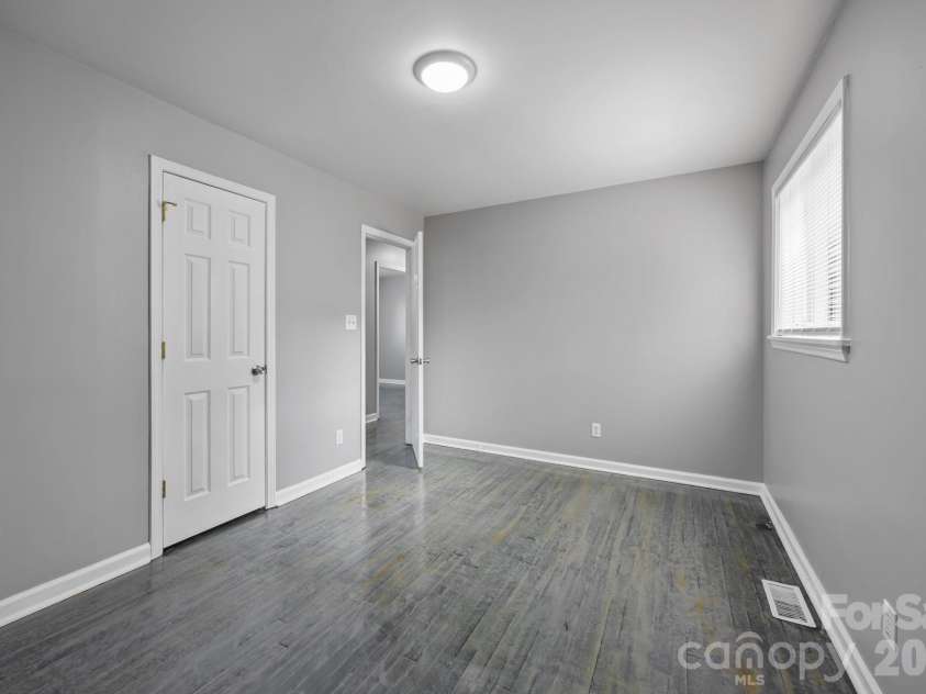 9300 Edgevale Drive, Charlotte, NC 28216.  MLS# CAR4407154, YatesRealty ID 27330. 
