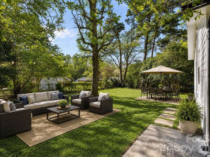 9300 Edgevale Drive, Charlotte, NC 28216.  MLS# CAR4407154, YatesRealty ID 27330. 