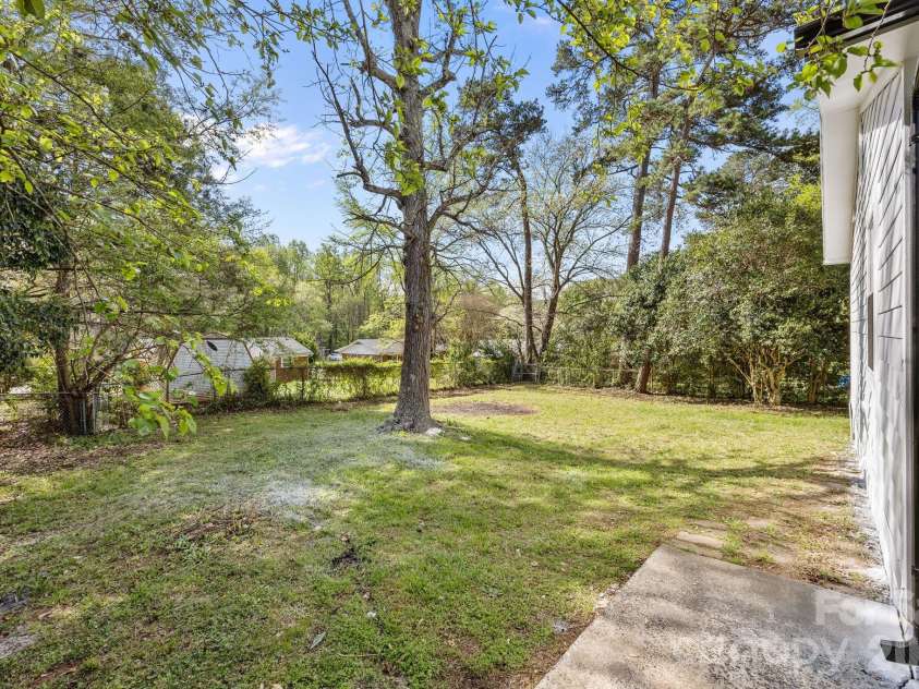 9300 Edgevale Drive, Charlotte, NC 28216.  MLS# CAR4407154, YatesRealty ID 27330. 