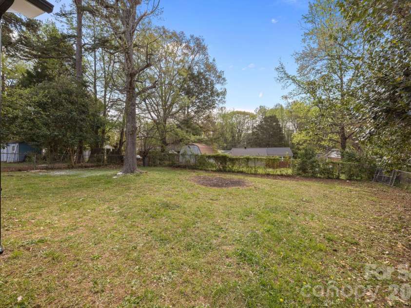9300 Edgevale Drive, Charlotte, NC 28216.  MLS# CAR4407154, YatesRealty ID 27330. 