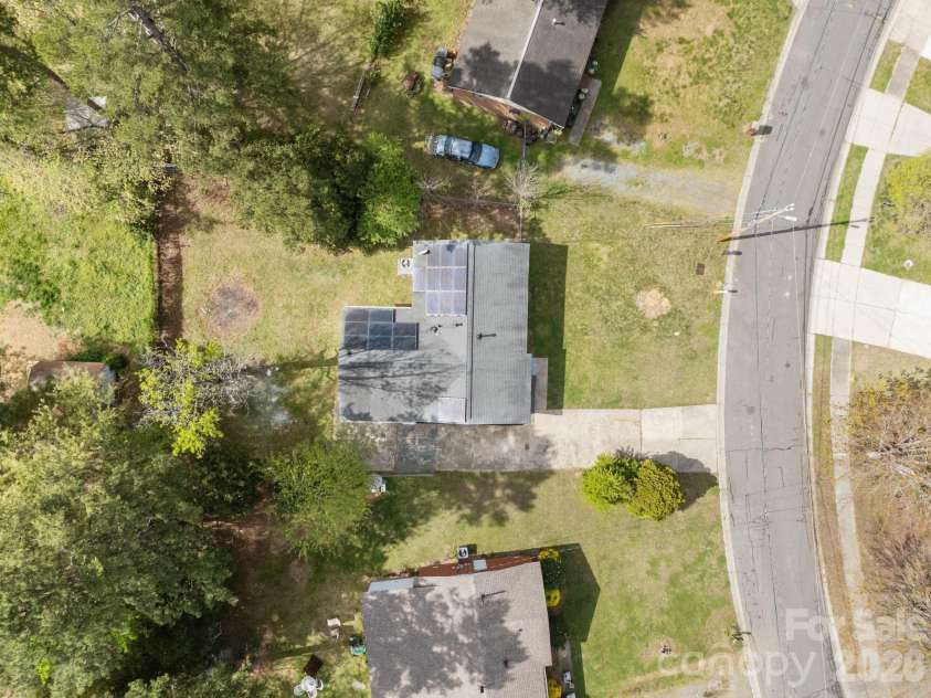 9300 Edgevale Drive, Charlotte, NC 28216.  MLS# CAR4407154, YatesRealty ID 27330. 