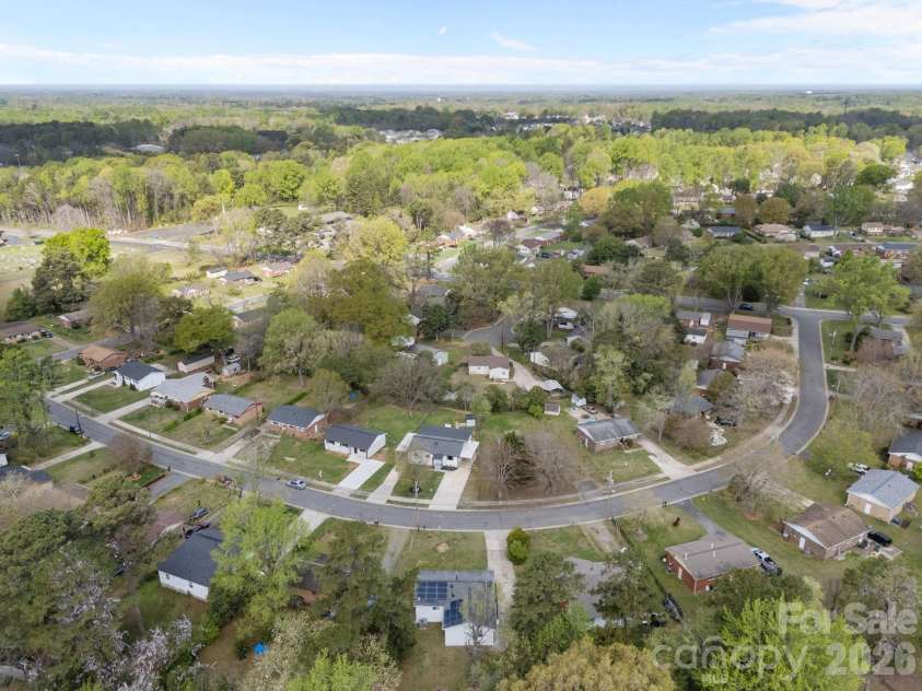 9300 Edgevale Drive, Charlotte, NC 28216.  MLS# CAR4407154, YatesRealty ID 27330. 