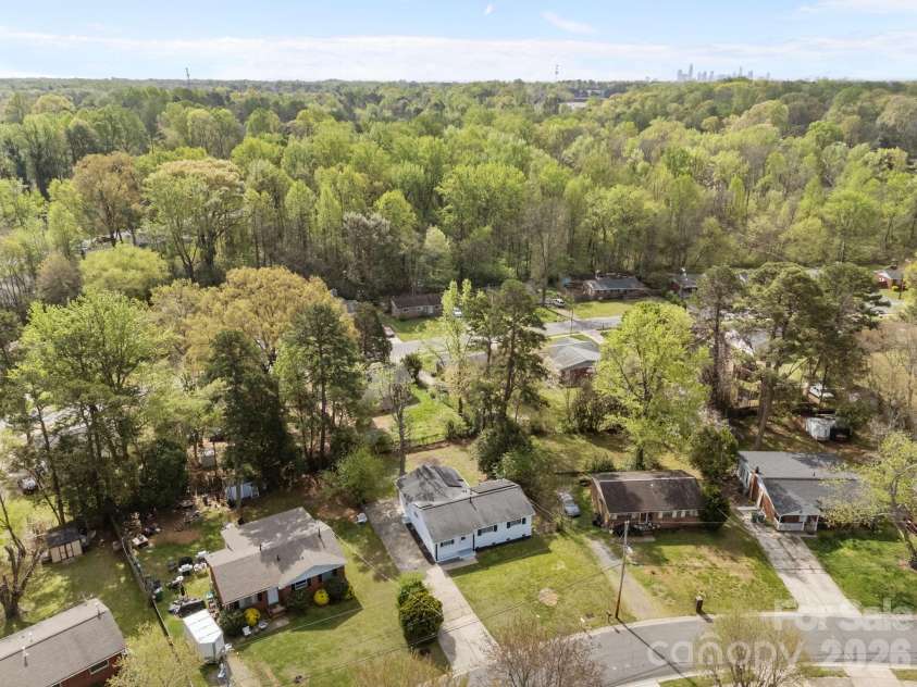 9300 Edgevale Drive, Charlotte, NC 28216.  MLS# CAR4407154, YatesRealty ID 27330. 
