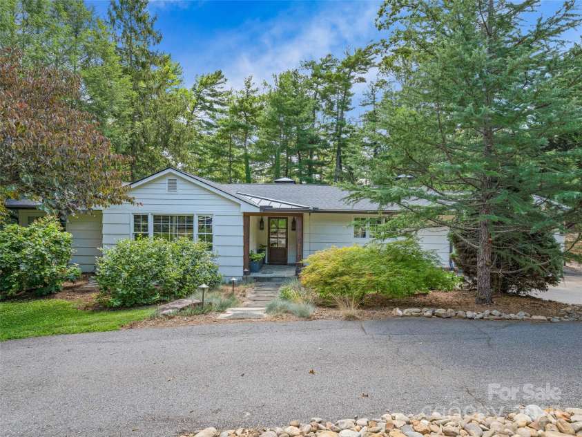 13 Robinhood Road, Asheville, NC 28804.  MLS# CAR4282733, YatesRealty ID 27332. 