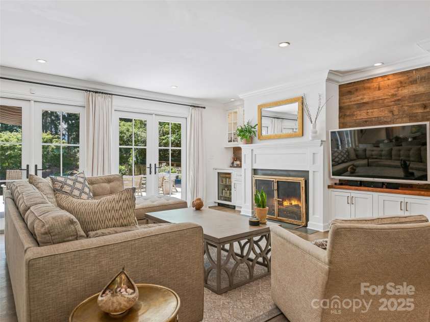 13 Robinhood Road, Asheville, NC 28804.  MLS# CAR4282733, YatesRealty ID 27332. 