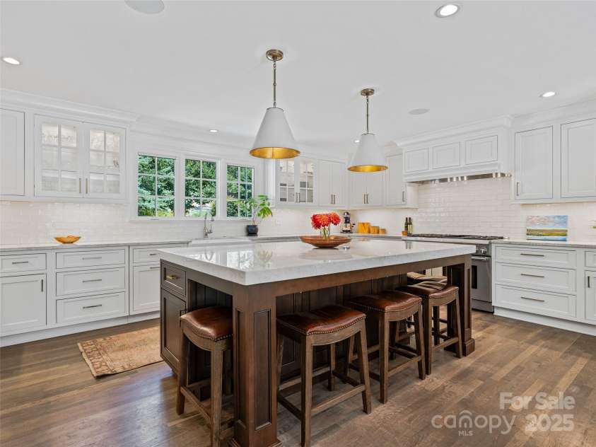 13 Robinhood Road, Asheville, NC 28804.  MLS# CAR4282733, YatesRealty ID 27332. 