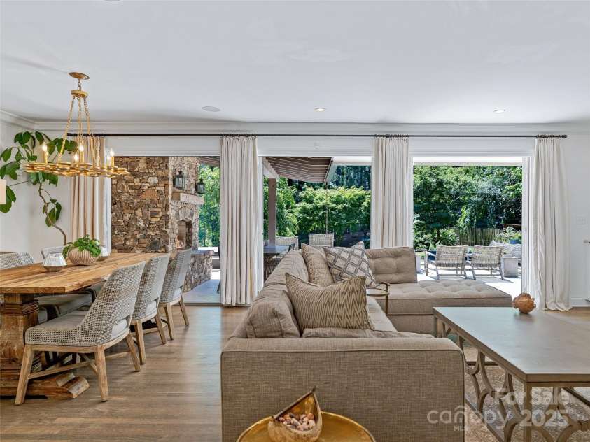 13 Robinhood Road, Asheville, NC 28804.  MLS# CAR4282733, YatesRealty ID 27332. 