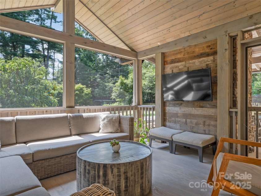 13 Robinhood Road, Asheville, NC 28804.  MLS# CAR4282733, YatesRealty ID 27332. 